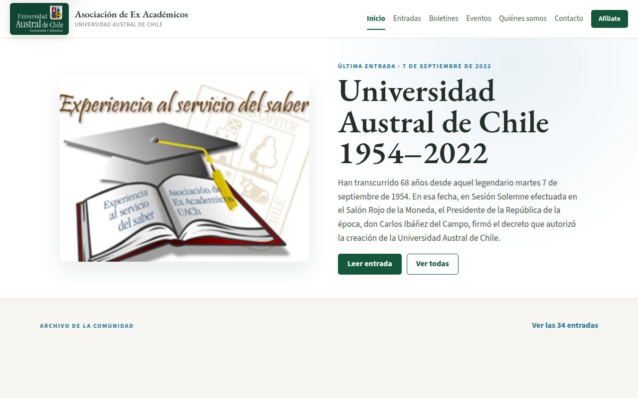 Página web de la Asociación de Ex Académicos de la Universidad Austral de Chile: portada con el titular «Universidad Austral de Chile 1954–2022» junto al escudo de la universidad.